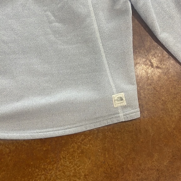 North Face Pullover - Picture 4 of 4
